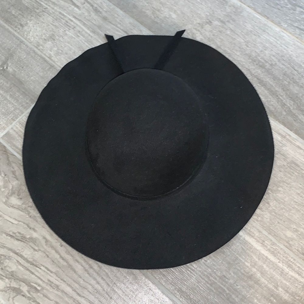 Floppy hat